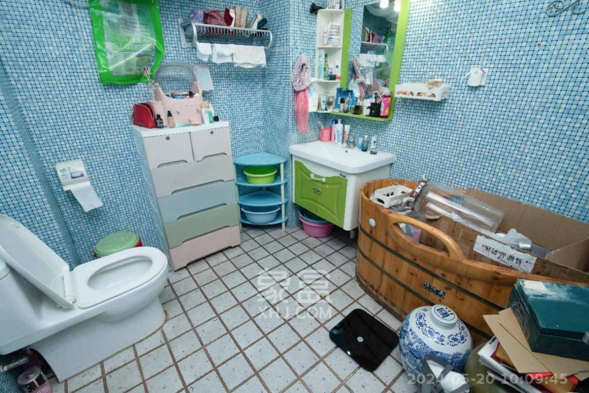 四季阳光花城  4室2厅2卫    5300.0元/月室内图