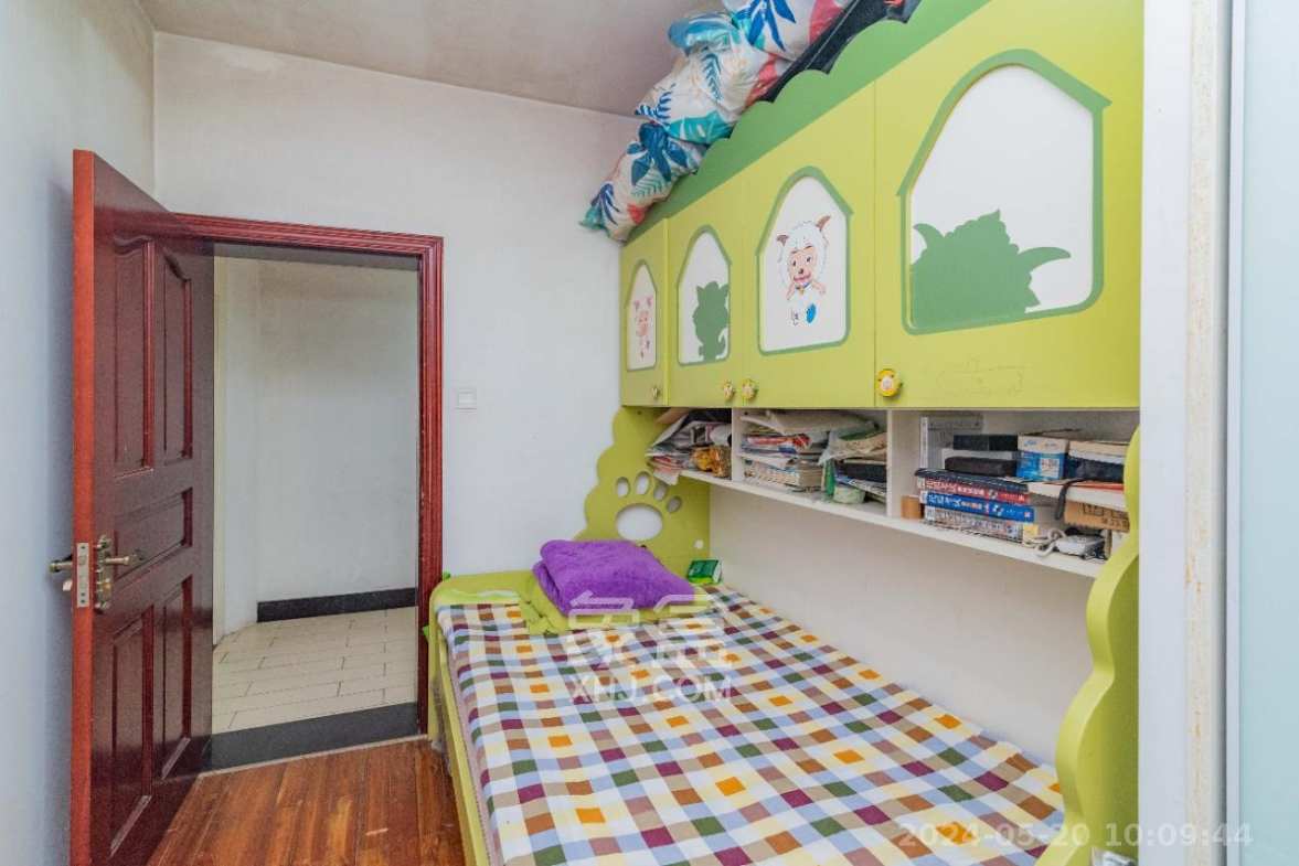 四季阳光花城  4室2厅2卫    5300.0元/月室内图