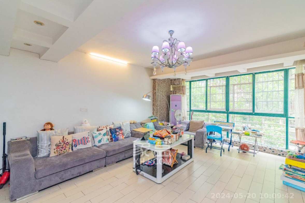 四季阳光花城  4室2厅2卫    5300.0元/月室内图