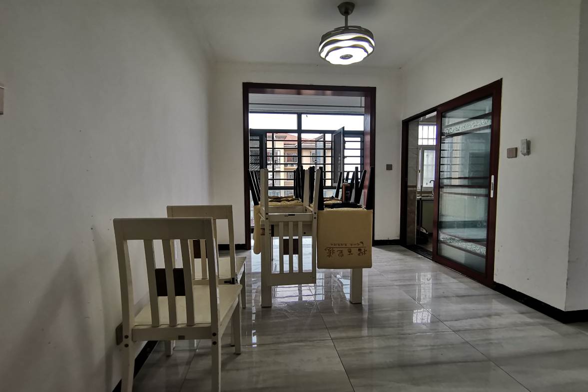 富厚名城 3室2厅2卫 76.0万 富厚名城 3室2厅2卫 76.0万客厅