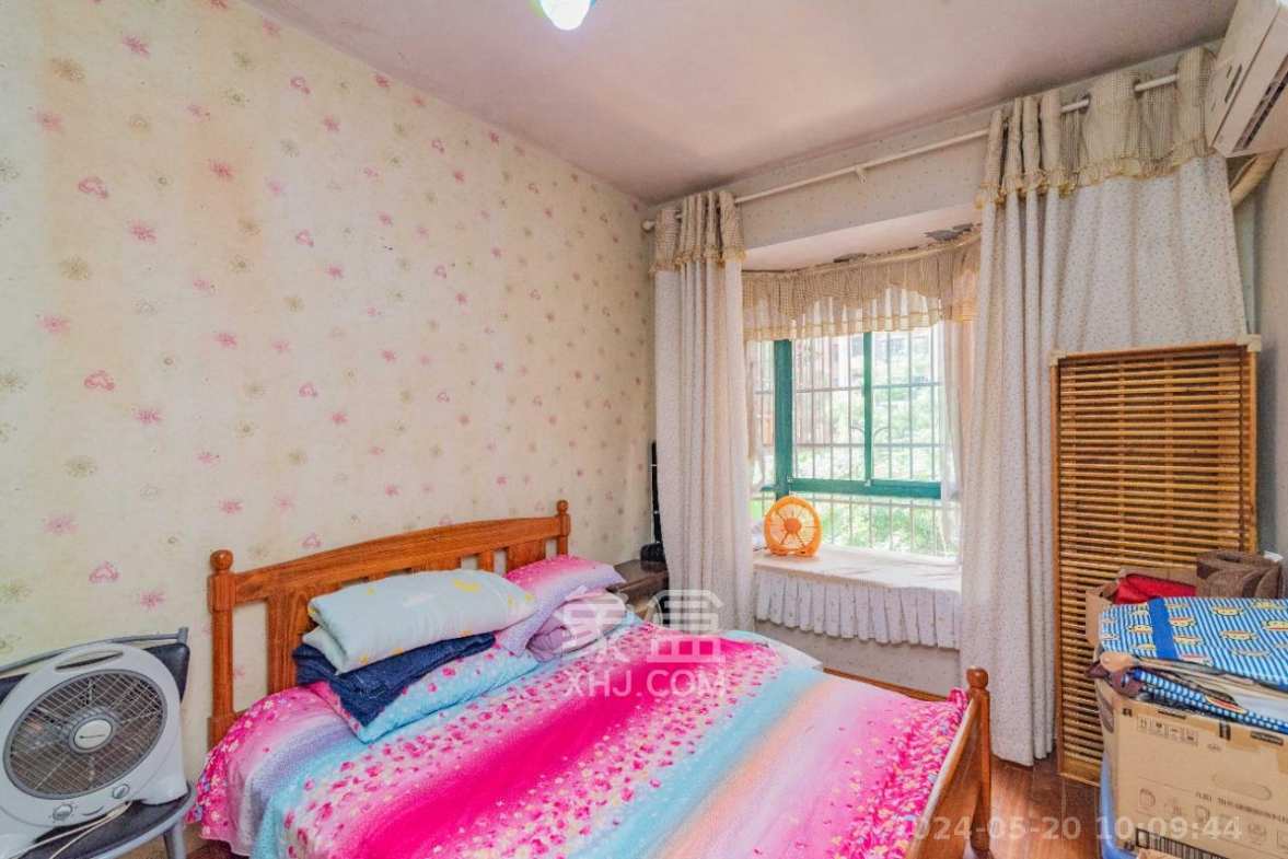 四季阳光花城  4室2厅2卫    5300.0元/月室内图