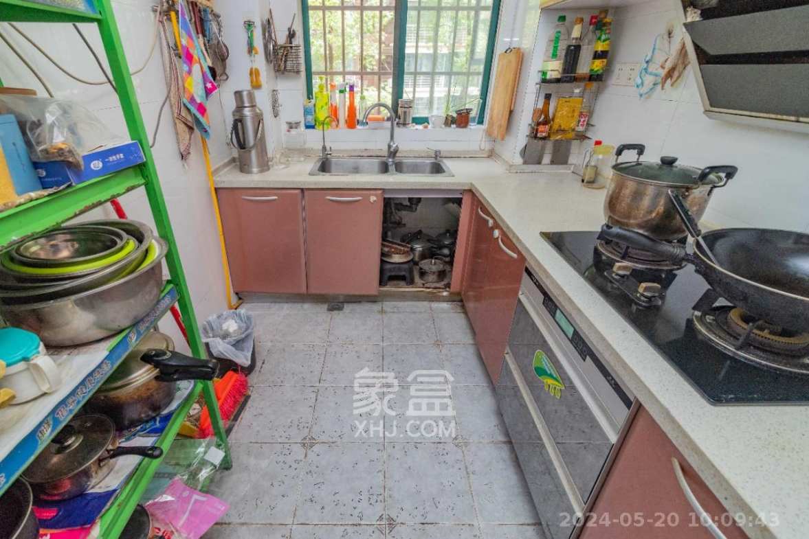 四季阳光花城  4室2厅2卫    5300.0元/月室内图