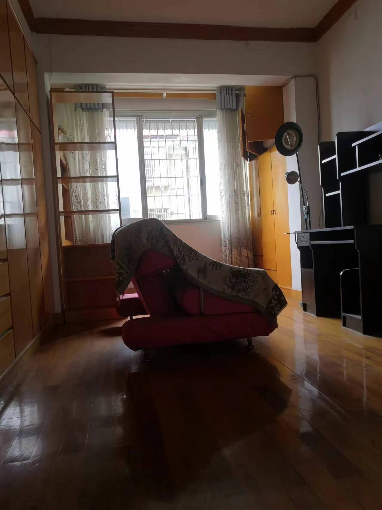 扶青名都  3室2厅1卫    1000.0元/月