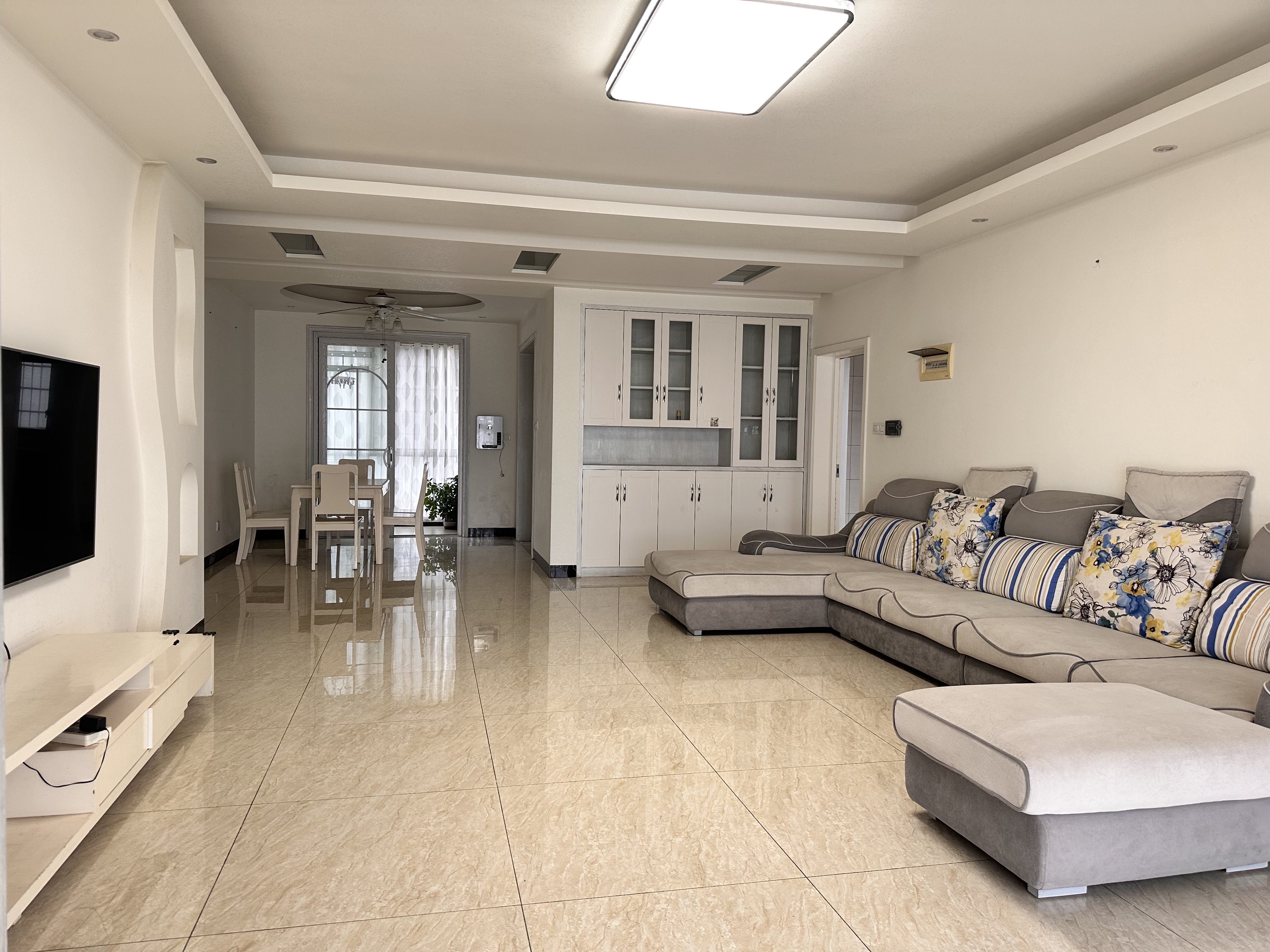 南风苑  5室2厅2卫    99.8万