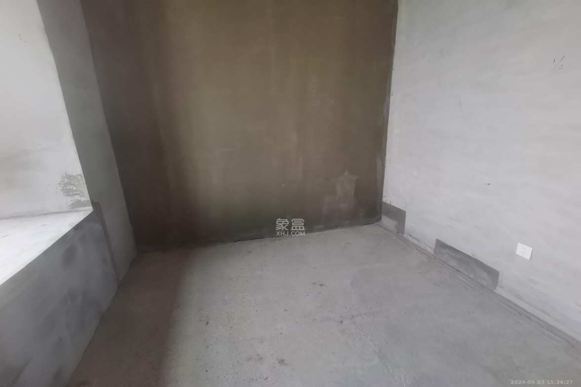 中建昭山印象  5室2厅3卫   100.00万客厅