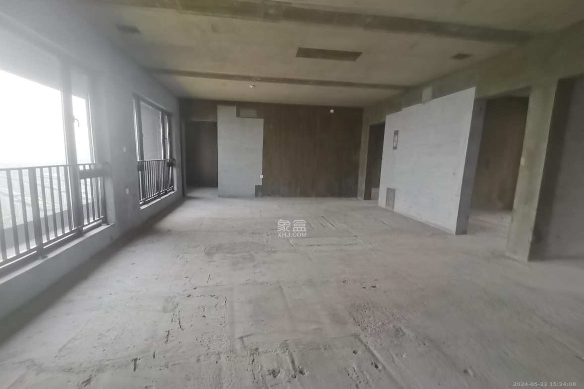 中建昭山印象  5室2厅3卫   100.00万客厅
