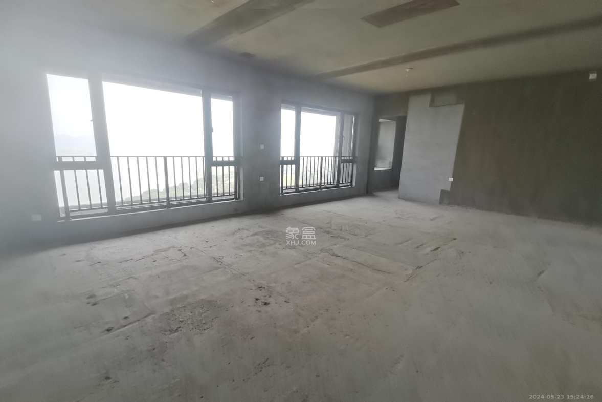中建昭山印象  5室2厅3卫   100.00万客厅