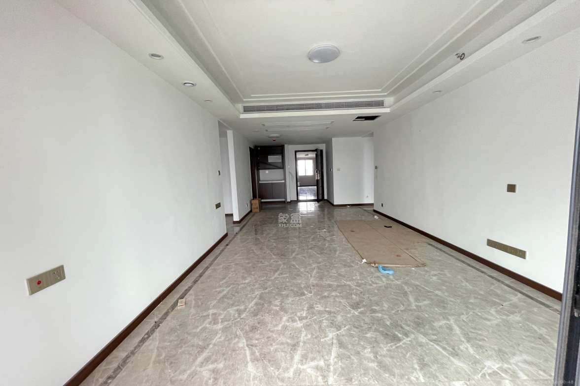 绿地长沙城际空间站（柏仕佳苑）  3室2厅2卫   3200.00元/月室内图