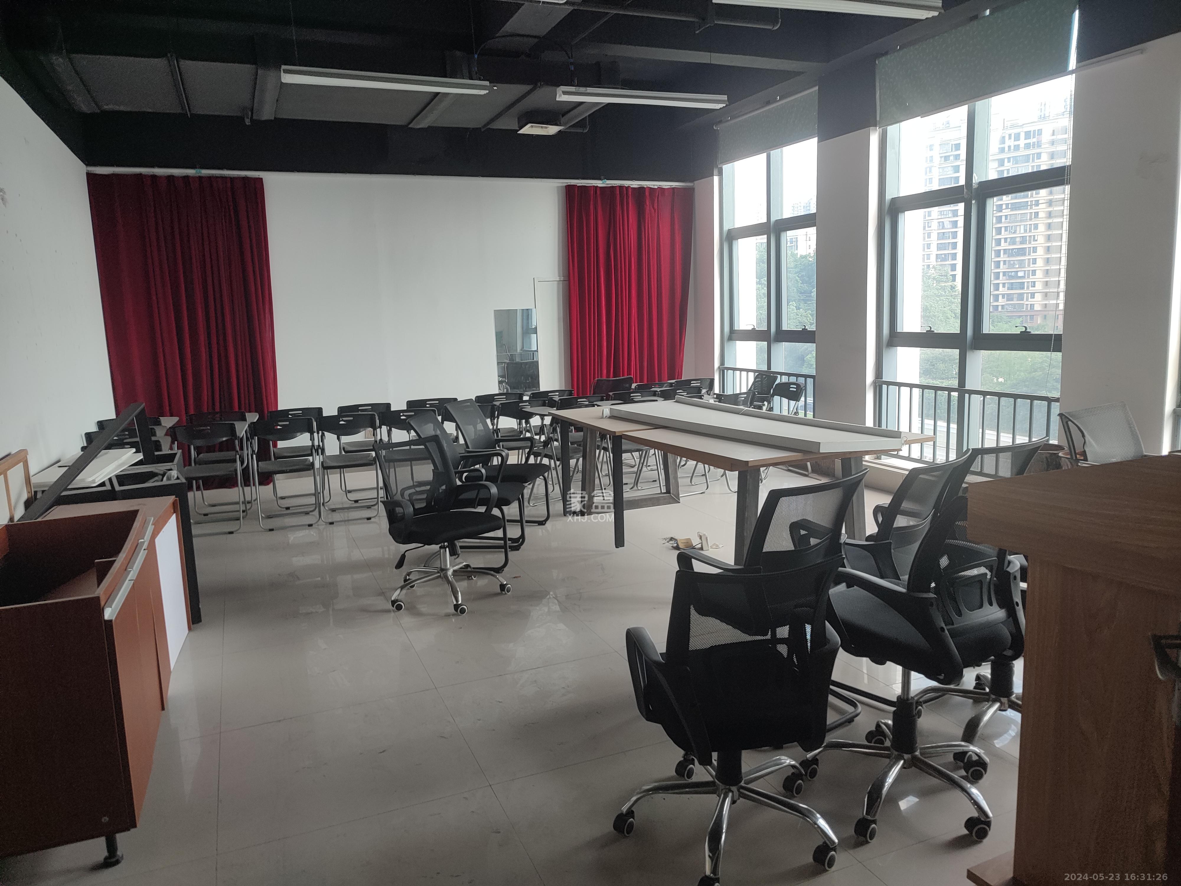 芯城科技园   493.0㎡      19800.0元/月室内图