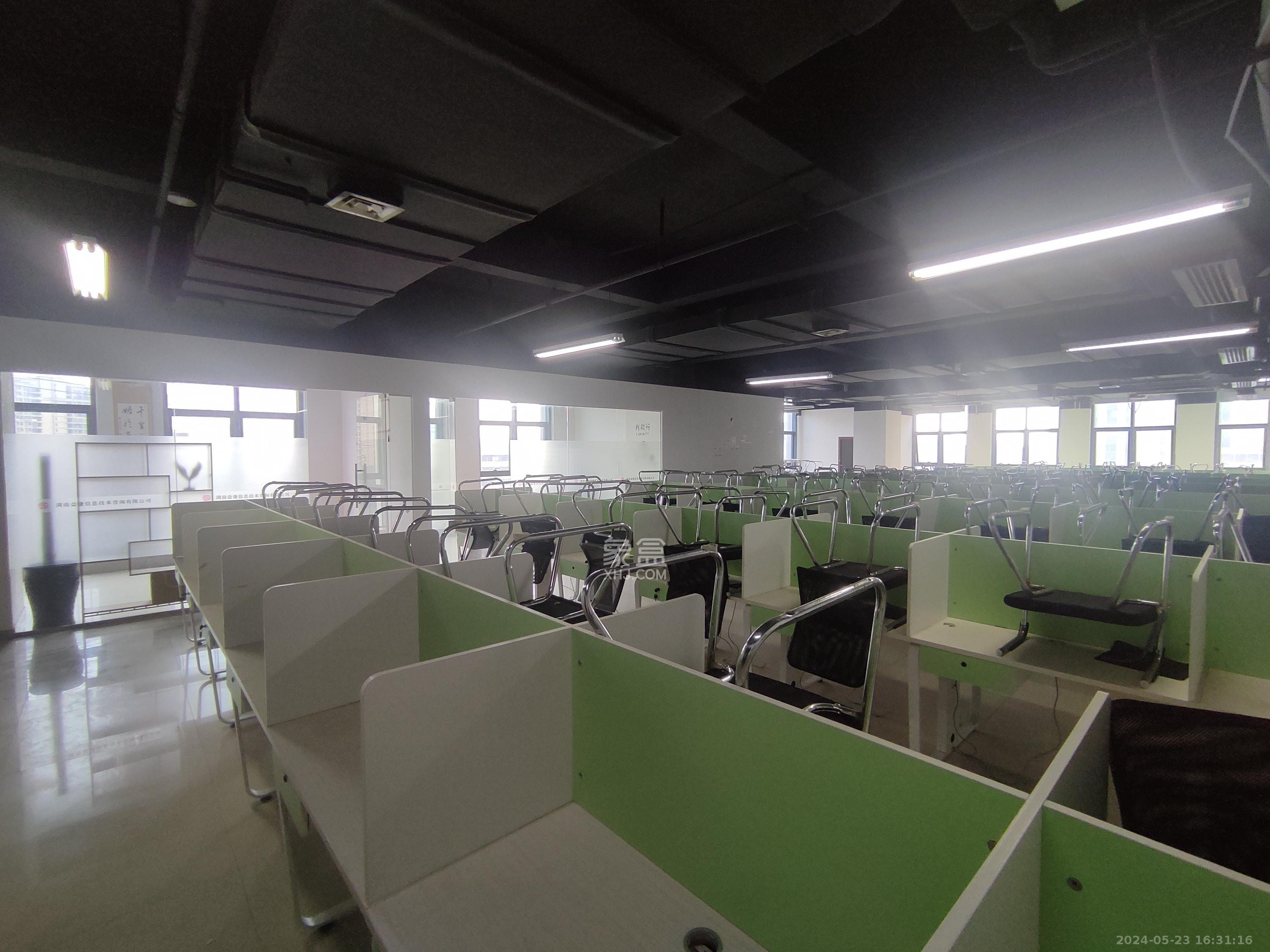 芯城科技园   493.0㎡      19800.0元/月室内图