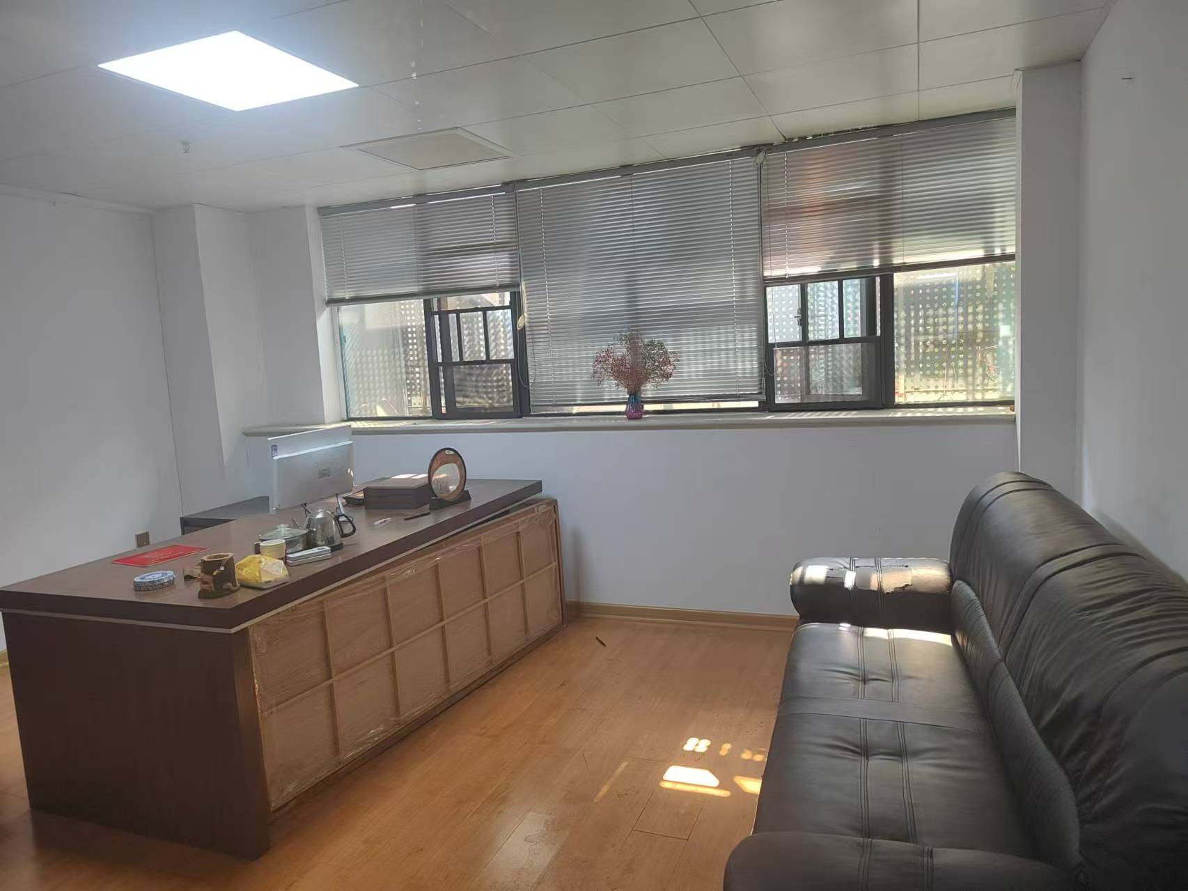 三星华厦   300.0㎡      8000.0元/月室内图