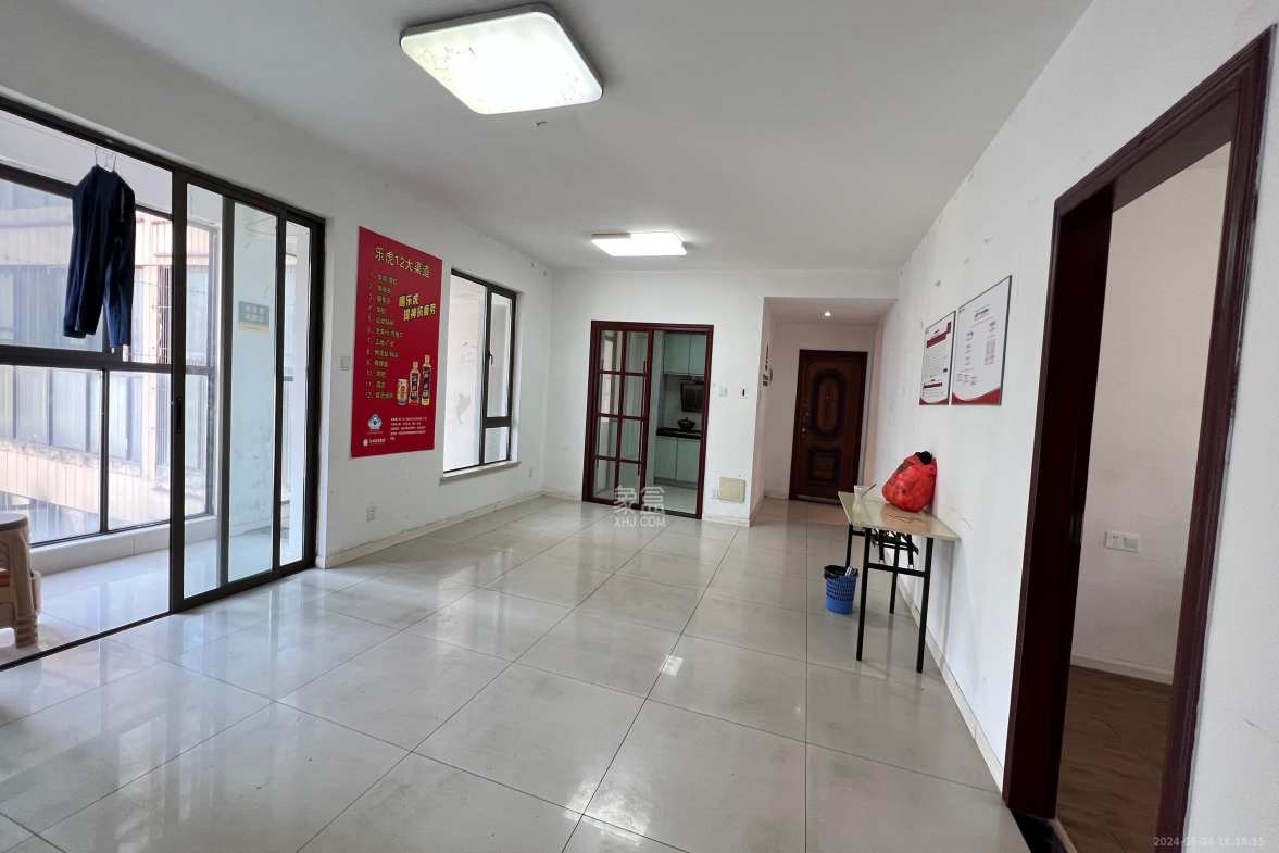 雨花公馆(紫苔名苑) 4室2厅2卫 3800.0元/月 雨花公馆(紫苔名苑) 4室2厅2卫 3800.0元/月室内图