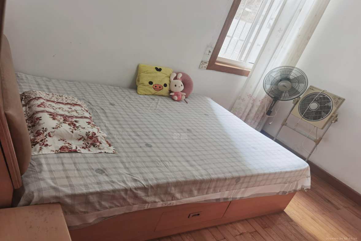 桥梁厂一区万泥塘一村  3室2厅1卫   1200.00元/月室内图
