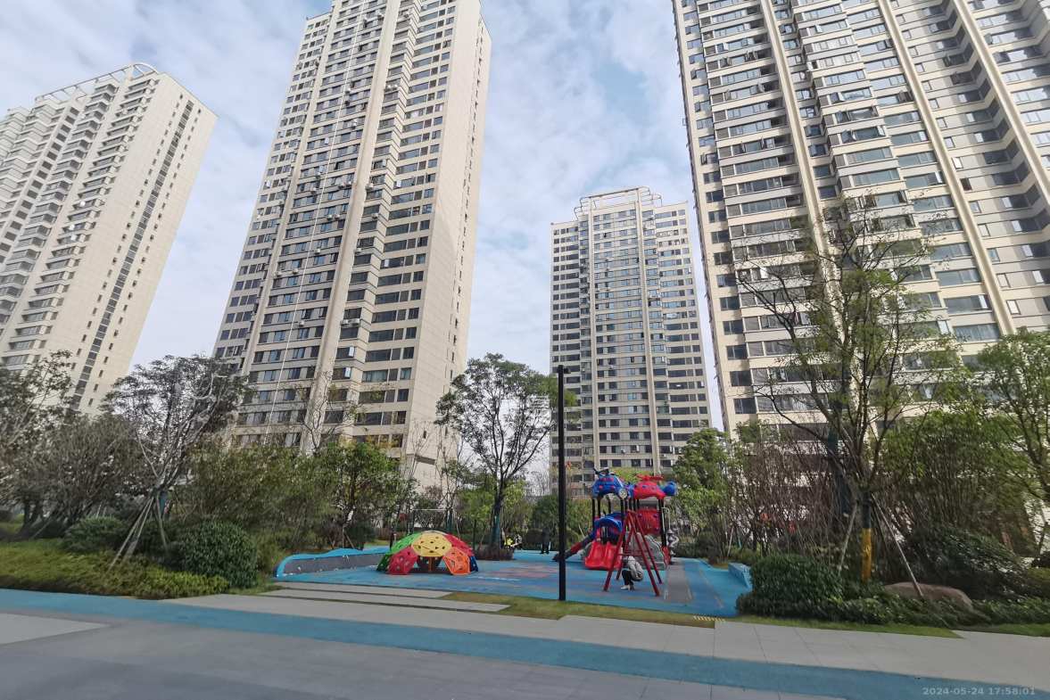 五矿万境水岸  4室2厅2卫   85.00万客厅