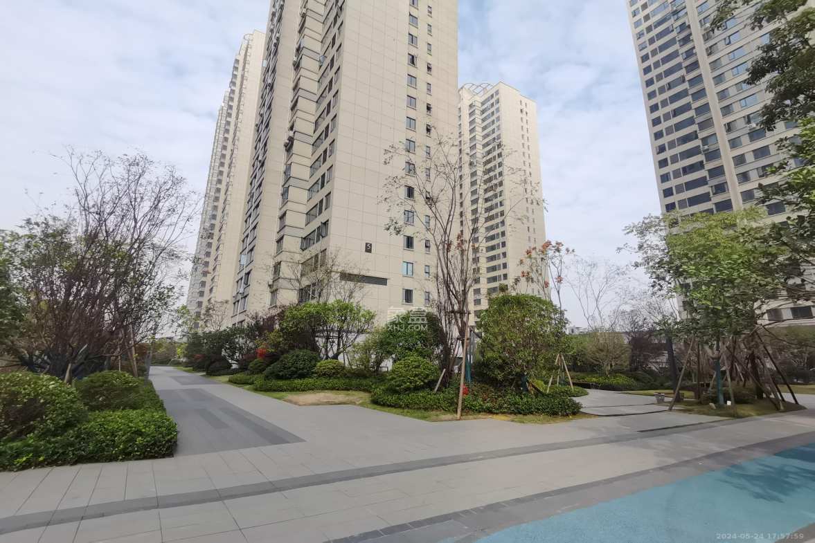五矿万境水岸  4室2厅2卫   85.00万客厅