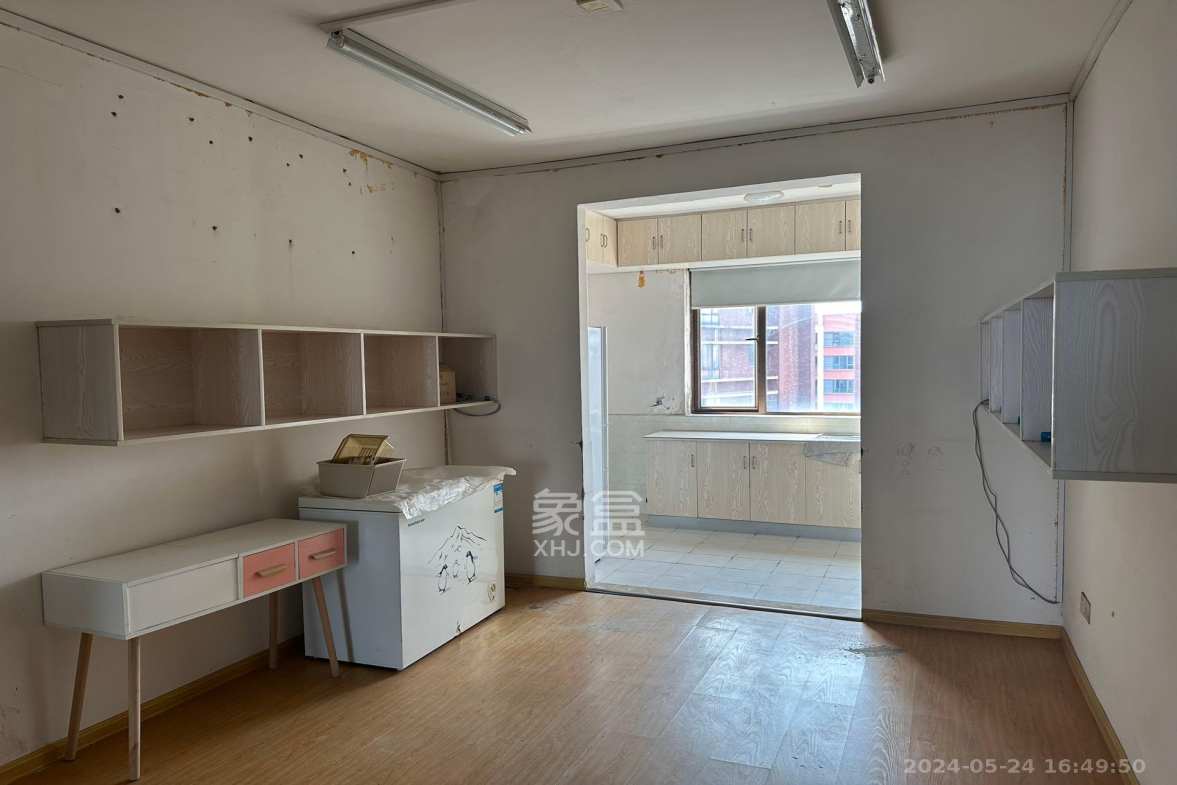 金色溪泉湾  4室2厅2卫    3500.0元/月 金色溪泉湾  4室2厅2卫    3500.0元/月室内图