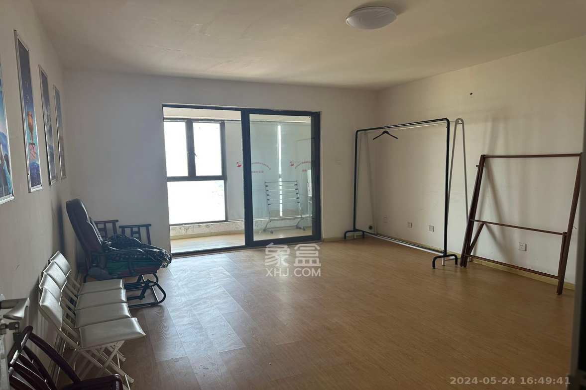 金色溪泉湾  4室2厅2卫    3500.0元/月 金色溪泉湾  4室2厅2卫    3500.0元/月室内图