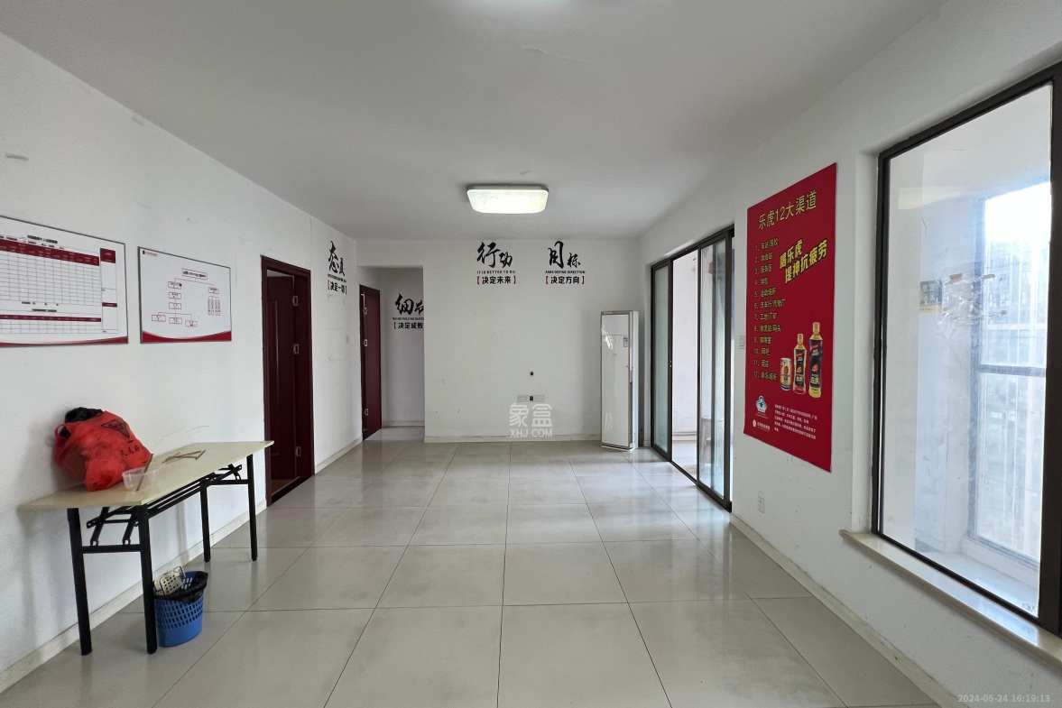 雨花公馆(紫苔名苑) 4室2厅2卫 3800.0元/月 雨花公馆(紫苔名苑) 4室2厅2卫 3800.0元/月室内图