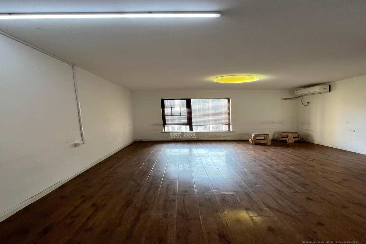 雨花公馆(紫苔名苑) 4室2厅2卫 3800.0元/月 雨花公馆(紫苔名苑) 4室2厅2卫 3800.0元/月室内图