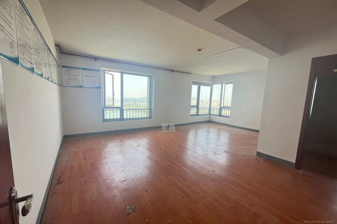 湘江壹号一二三期(创远湘江壹号) 5室2厅4卫 3000.0元/月 湘江壹号一二三期(创远湘江壹号) 5室2厅4卫 3000.0元/月室内图