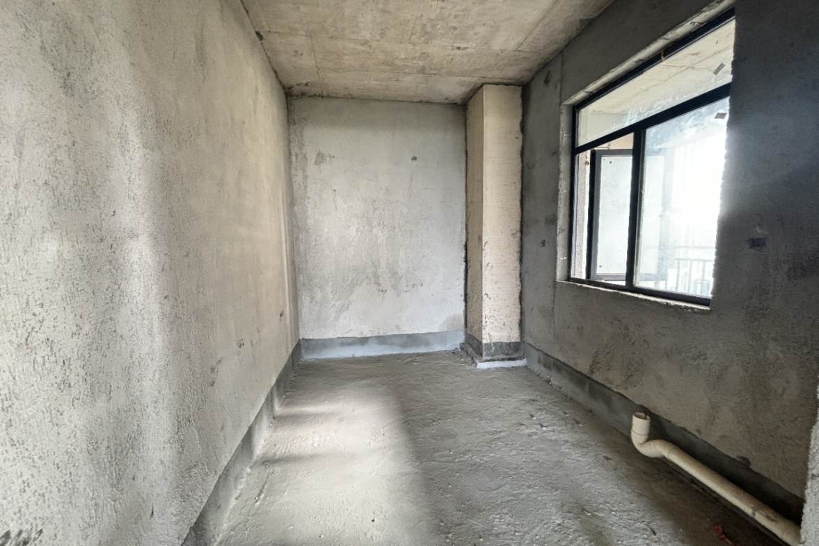 中甸清华园  3室2厅2卫    75.0万客厅