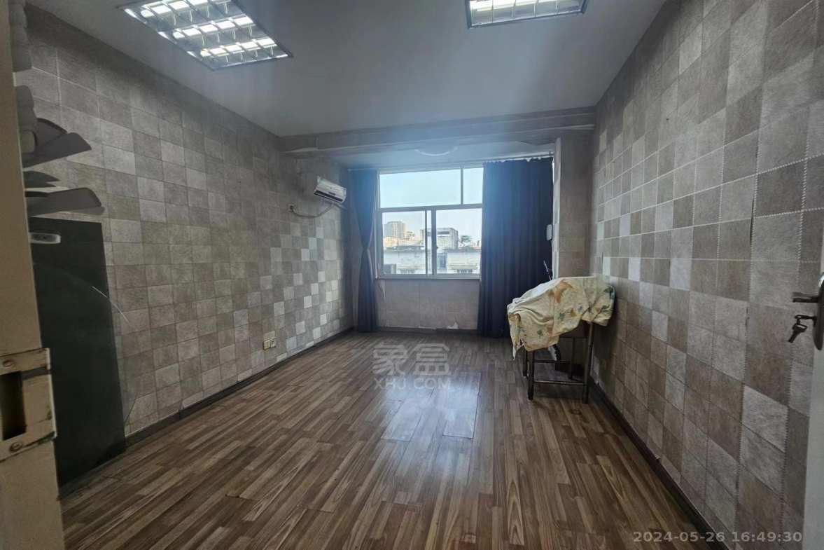 亚都花园  4室2厅1卫    2000.0元/月室内图