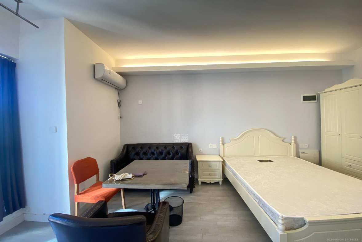 新世界广场 1室1厅1卫 1700.0元/月 新世界广场 1室1厅1卫 1700.0元/月室内图