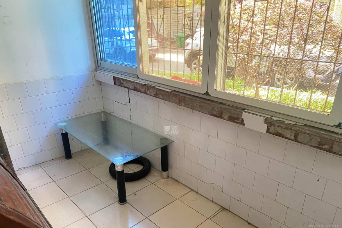 测绘局单位房 2室1厅1卫 1500.0元/月 测绘局单位房 2室1厅1卫 1500.0元/月室内图