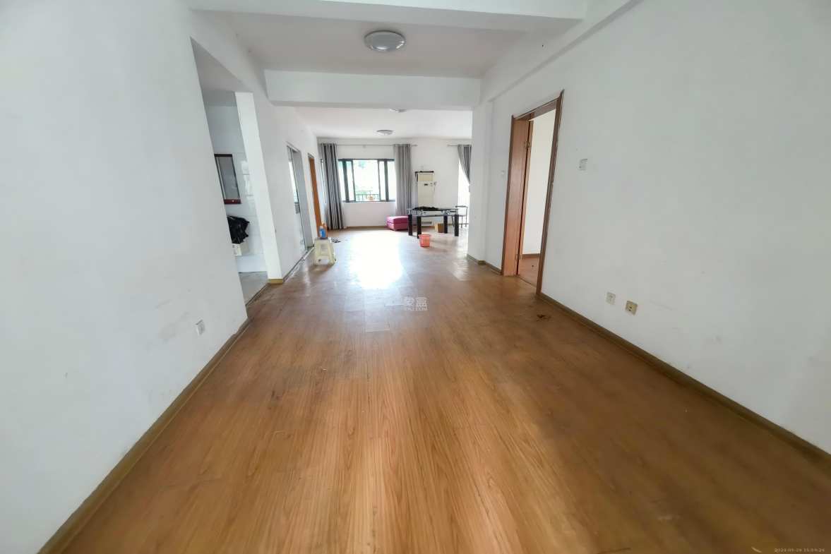 中城丽景香山园 4室2厅2卫 3200.0元/月 中城丽景香山园 4室2厅2卫 3200.0元/月室内图