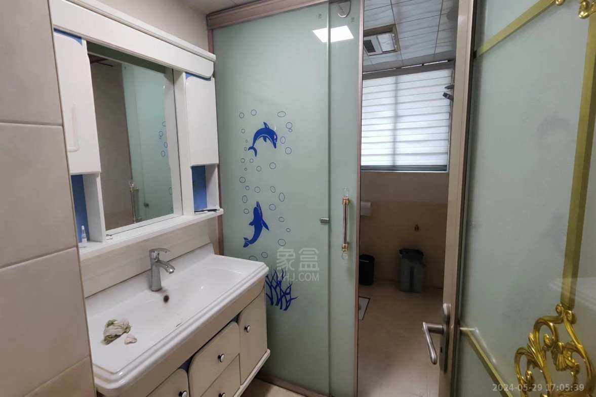 湖景名城  3室2厅2卫    2500.0元/月室内图