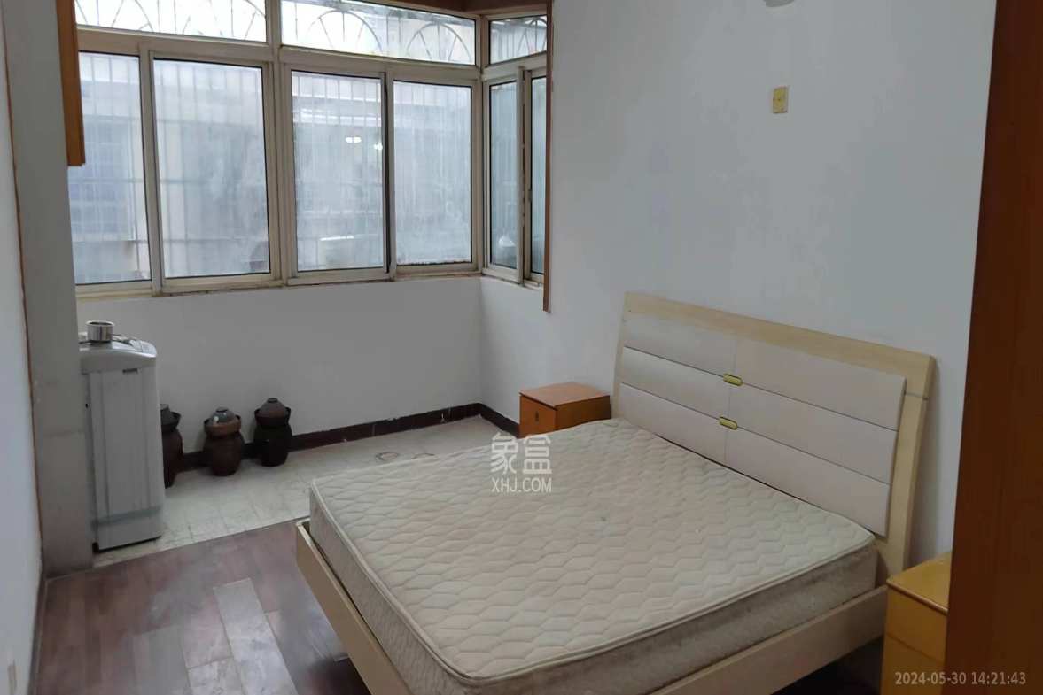 众立小区  4室2厅2卫   1800.00元/月室内图