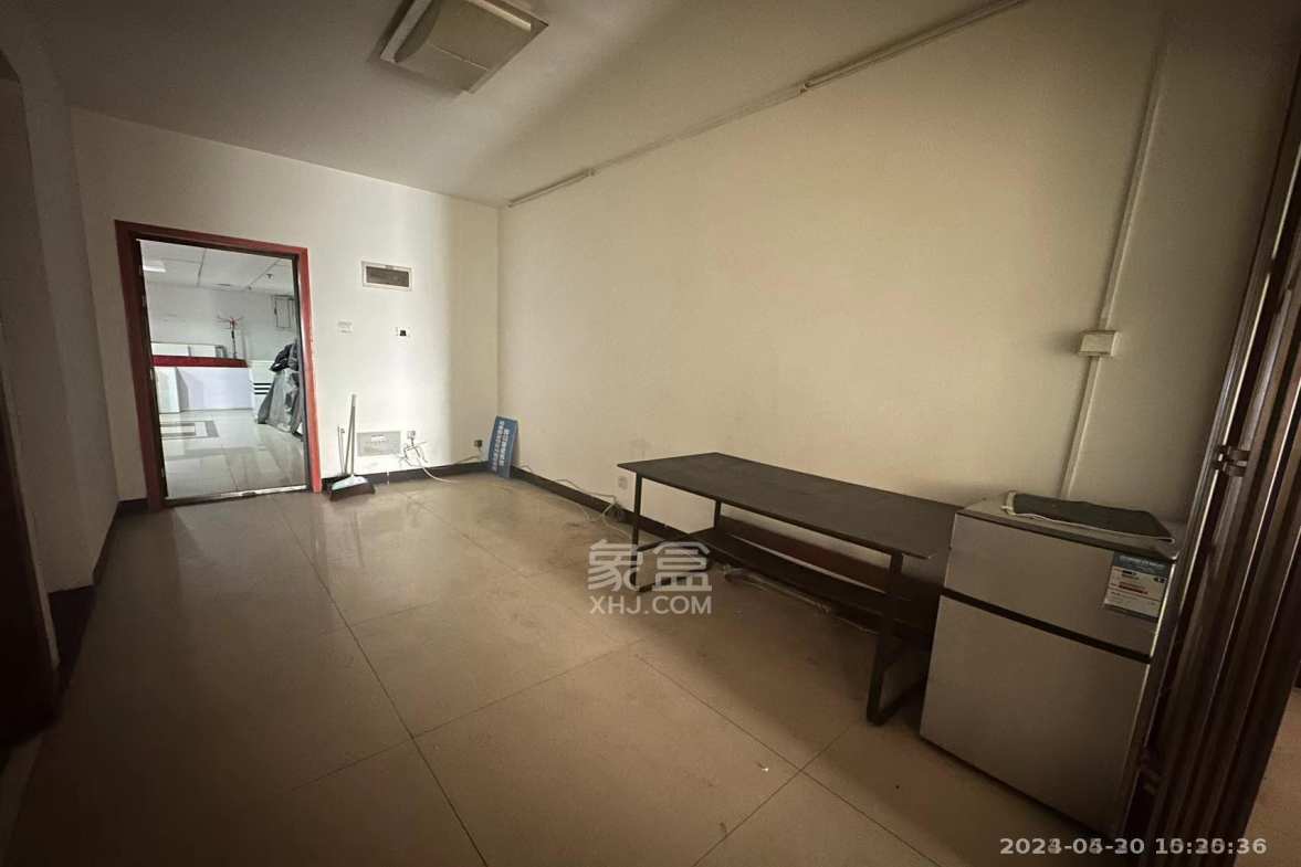 欧洲城楼上公寓楼 1室2厅1卫 1300.0元/月 欧洲城楼上公寓楼 1室2厅1卫 1300.0元/月室内图