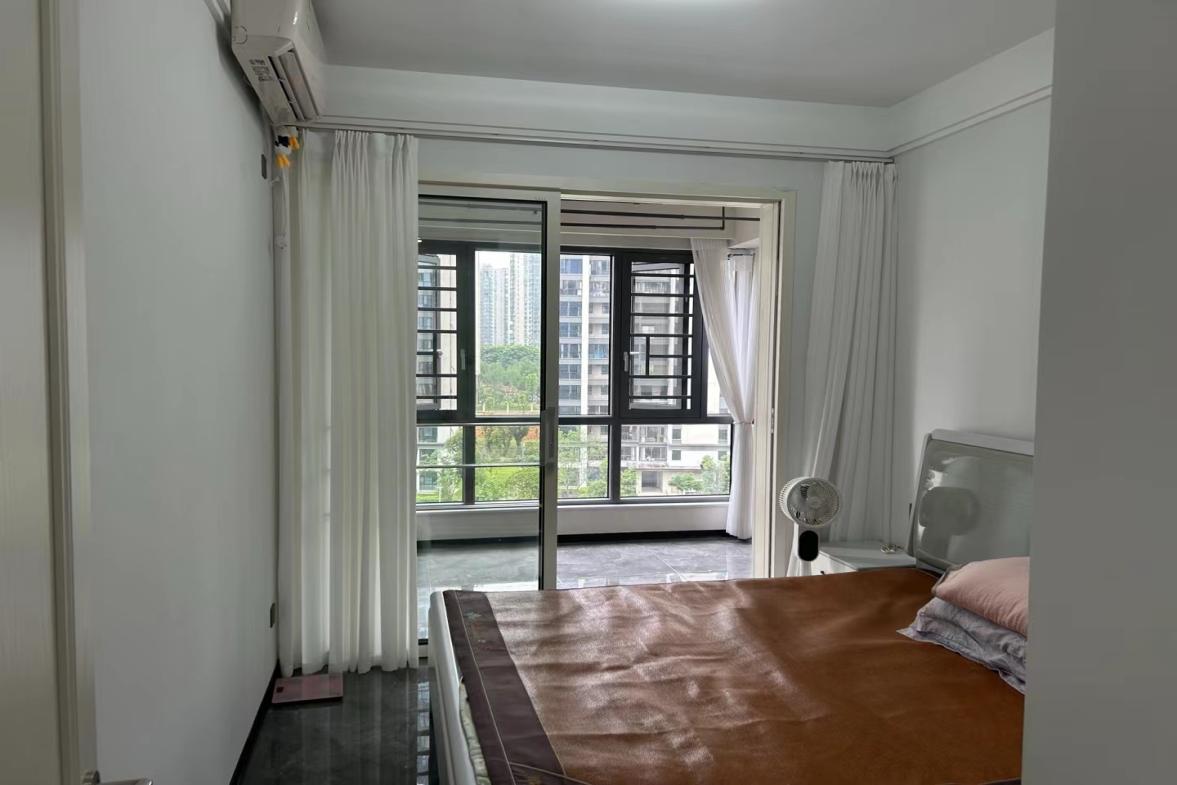 吉大汉学仕府 4室2厅2卫 128.0万 吉大汉学仕府 4室2厅2卫 128.0万客厅