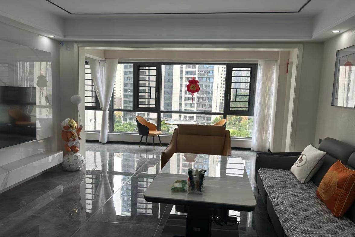 湘中北苑  4室2厅2卫    75.0万 湘中北苑  4室2厅2卫    75.0万客厅