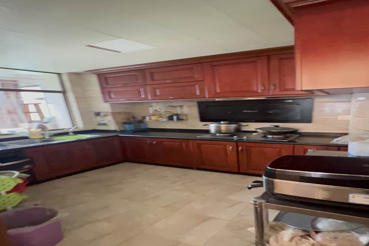 龙凤东宫  3室2厅2卫    85.0万客厅