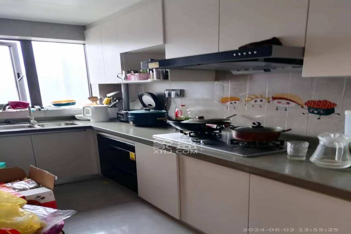 时代梅溪领峰  4室2厅2卫   3300.00元/月室内图