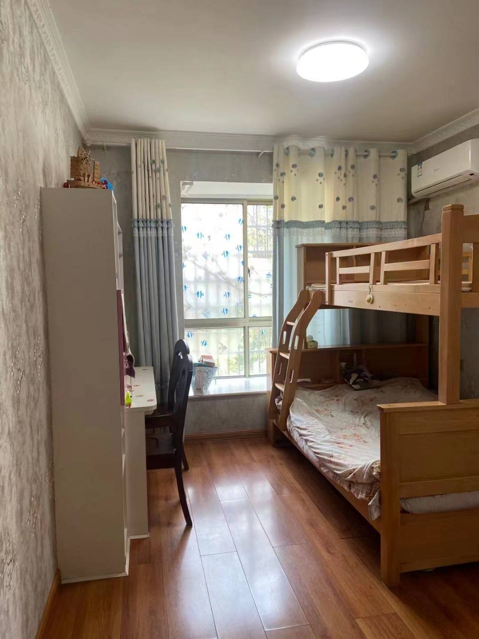 君悦华府  3室2厅2卫    60.0万客厅