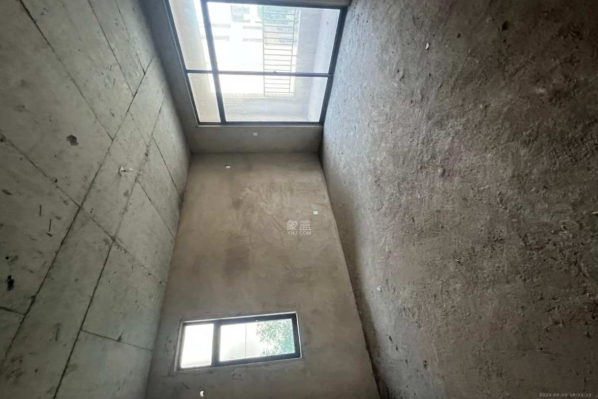 紫气东来(高速公路管理局单位房) 5室2厅4卫 3000.0元/月 紫气东来(高速公路管理局单位房) 5室2厅4卫 3000.0元/月室内图