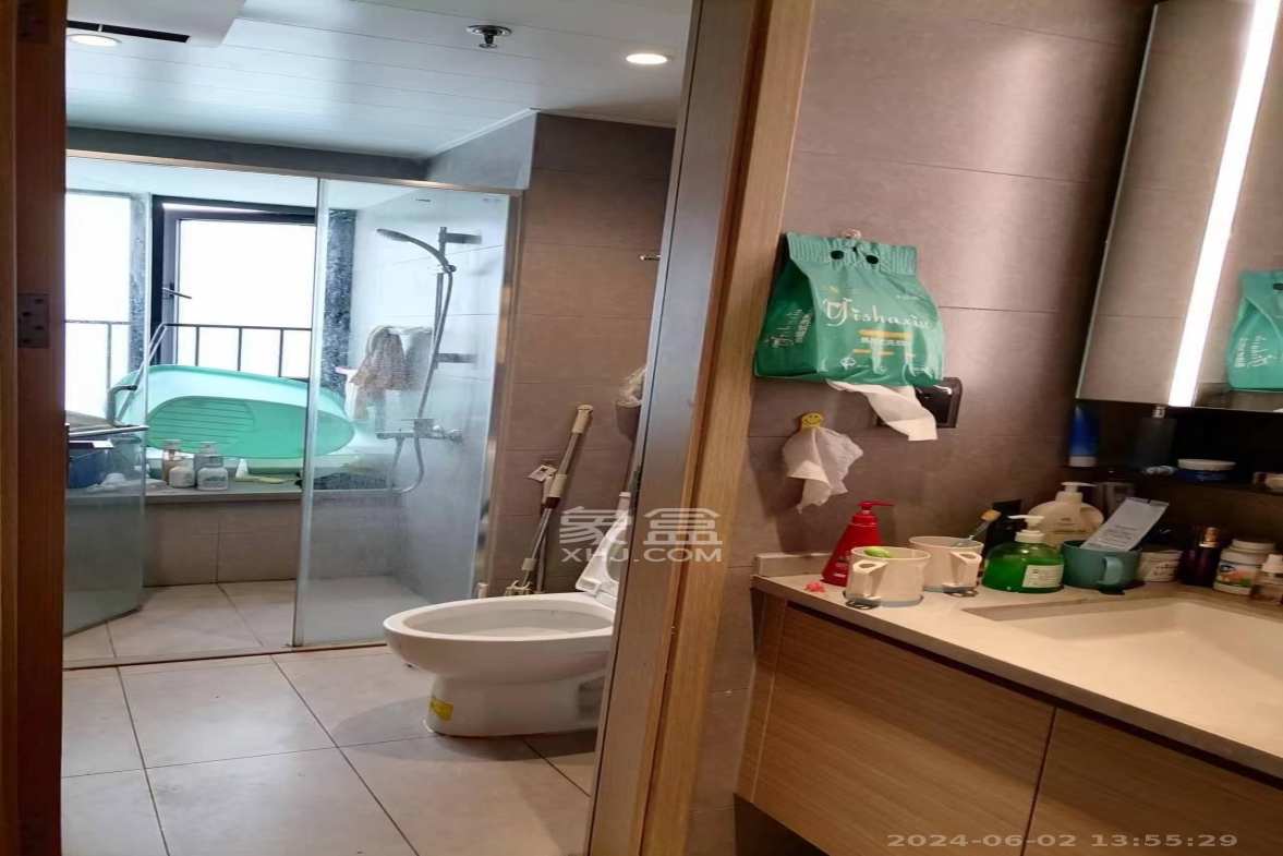 时代梅溪领峰  4室2厅2卫   3300.00元/月室内图