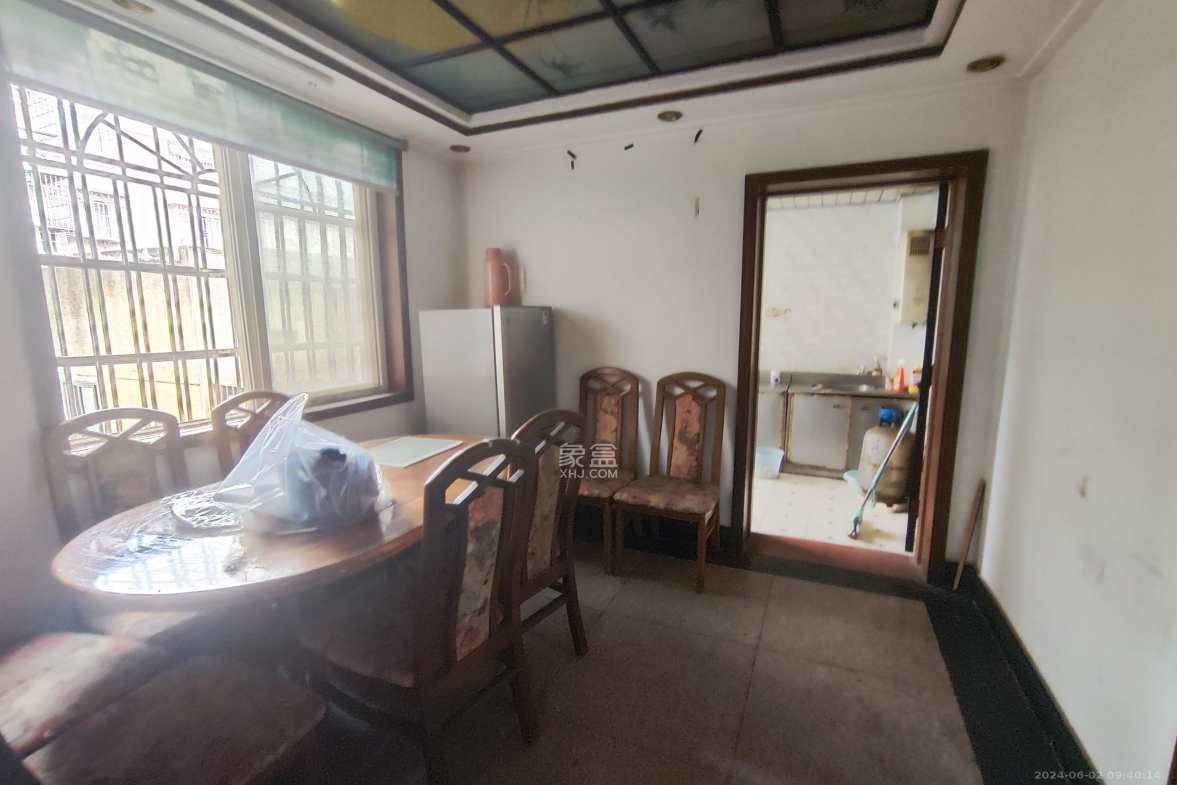 学宫街散盘  3室2厅2卫   2400.00元/月室内图1