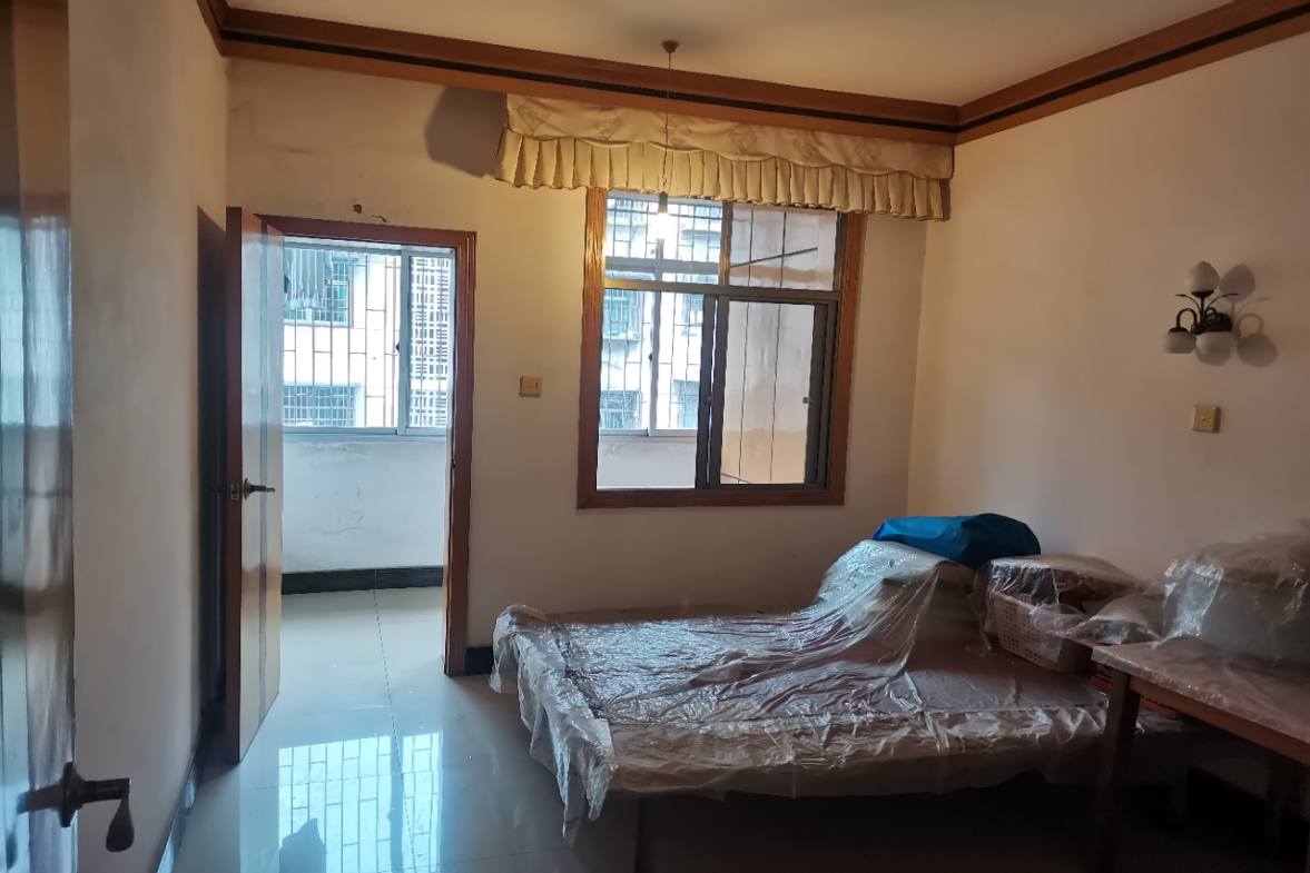 长青居民生活小区 3室2厅1卫 35.8万 长青居民生活小区 3室2厅1卫 35.8万客厅