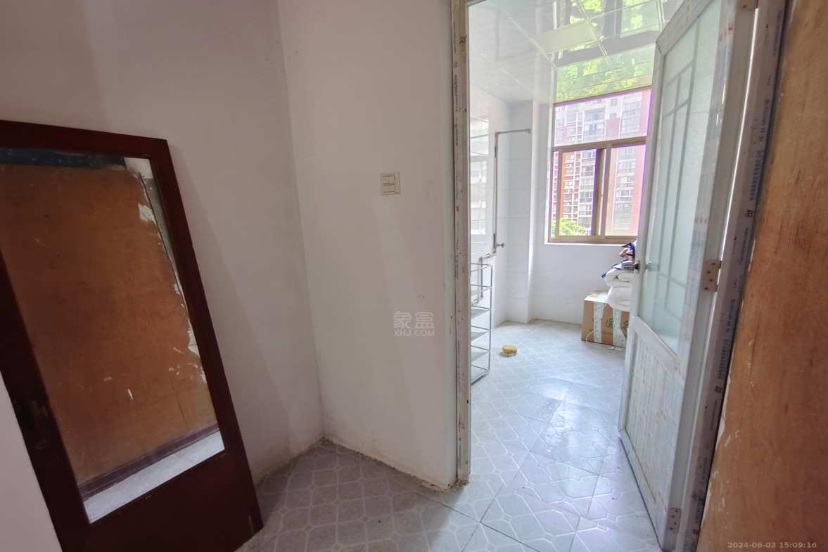 庐山恋  3室2厅1卫    1600.0元/月室内图