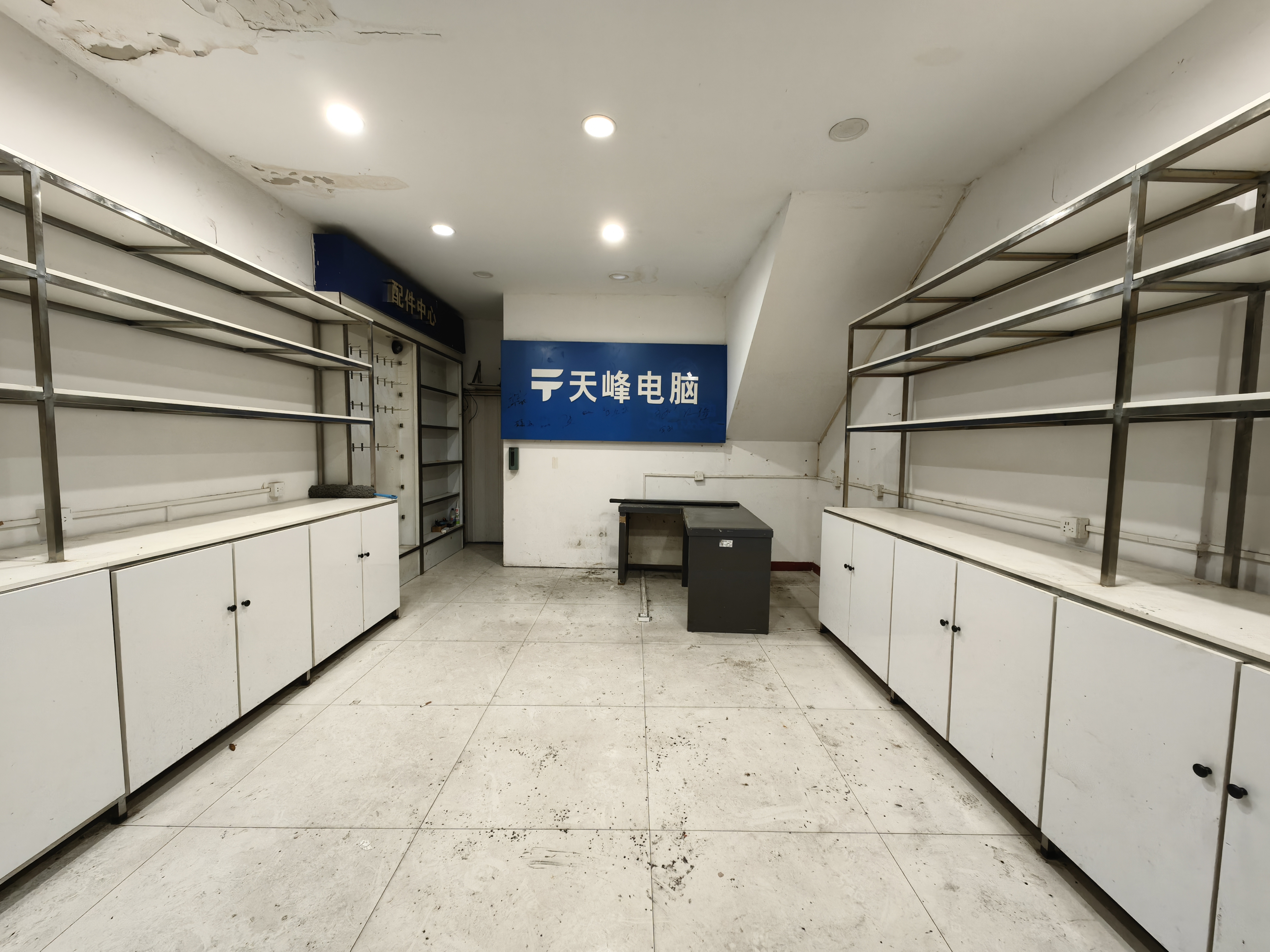 红星电脑电器市场   75.0㎡     2400.00元/月小区图
