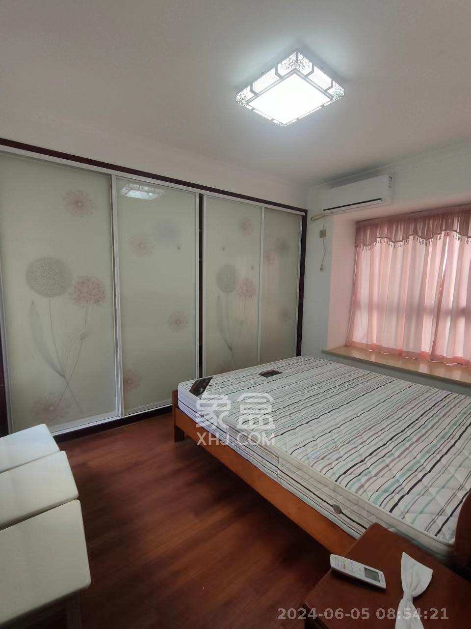 中鼎江岸花城  3室2厅2卫    1800.0元/月室内图