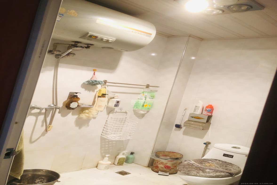 邓桥山庄  4室2厅2卫   50.00万客厅