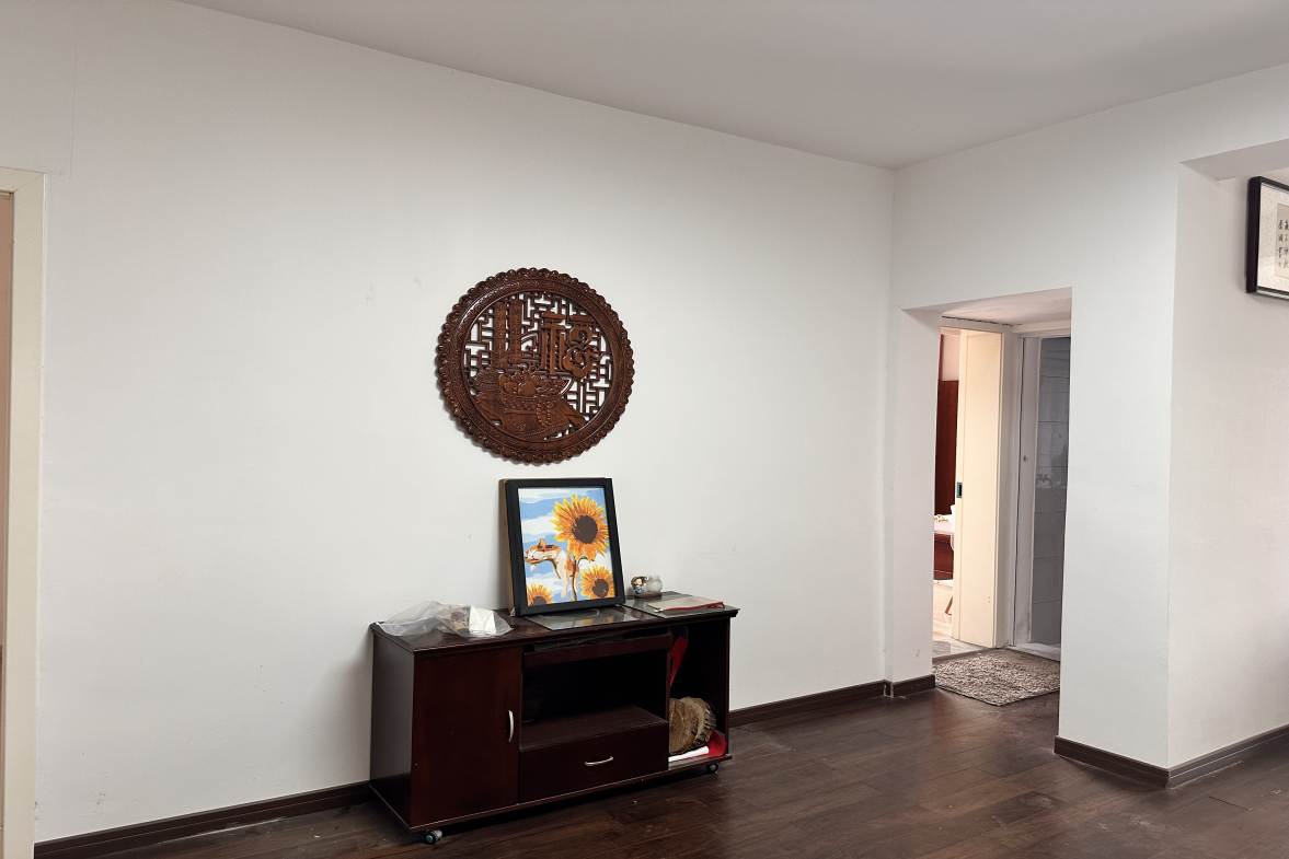 娄星区散盘  4室2厅3卫    31.8万客厅