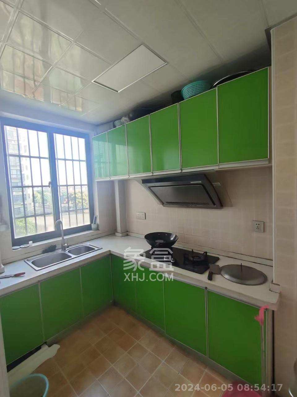 中鼎江岸花城  3室2厅2卫    1800.0元/月室内图