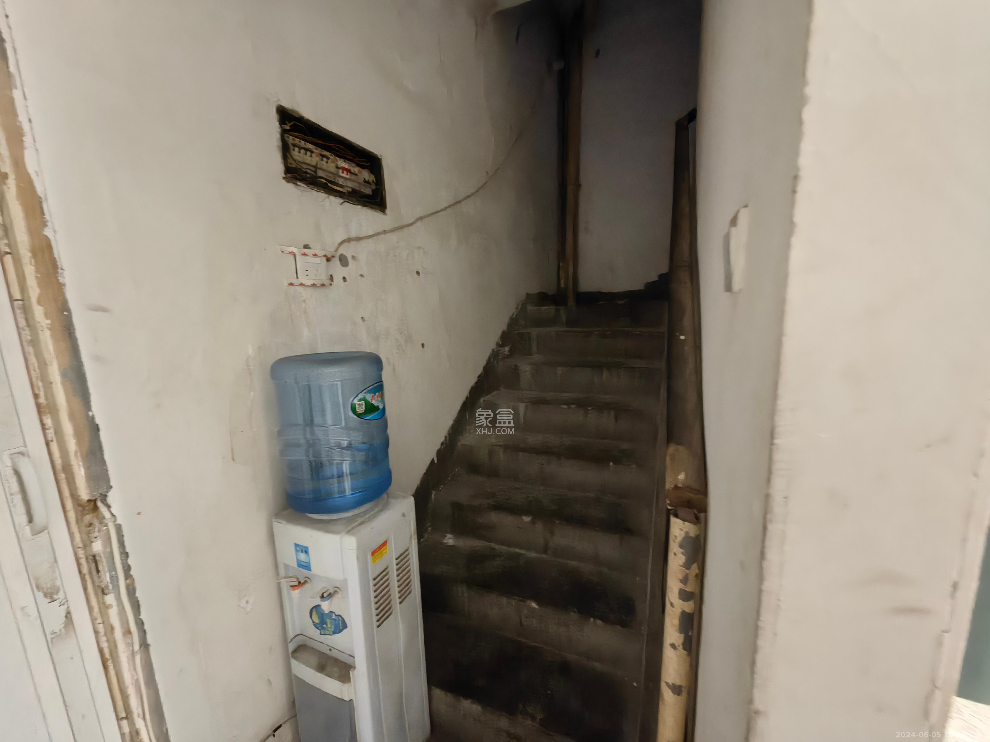 红星电脑电器市场   75.0㎡     2400.00元/月室内图
