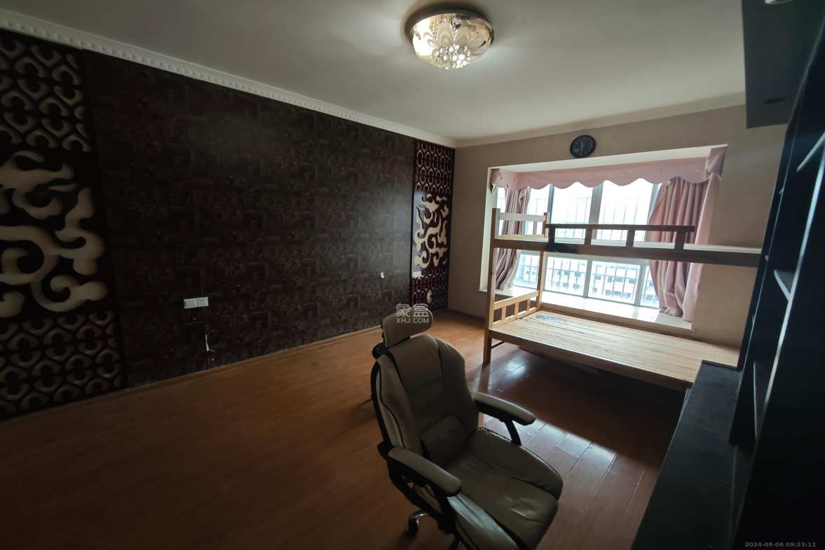 天天向上  3室2厅1卫    2900.0元/月室内图1