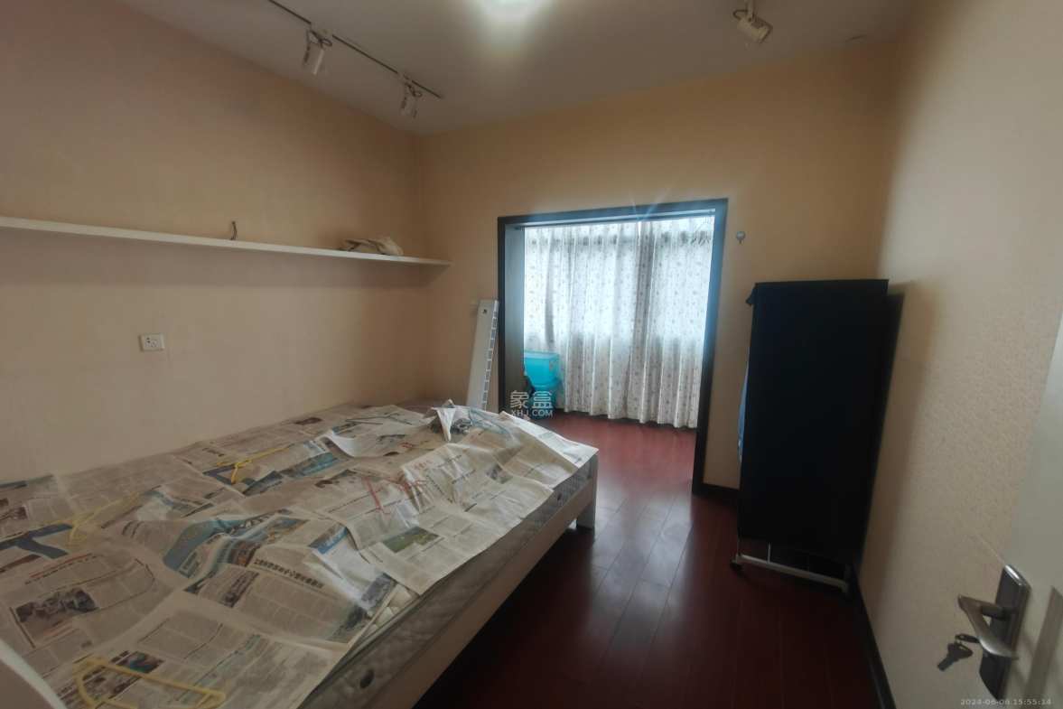 翡翠林居  3室2厅2卫    2000.0元/月室内图